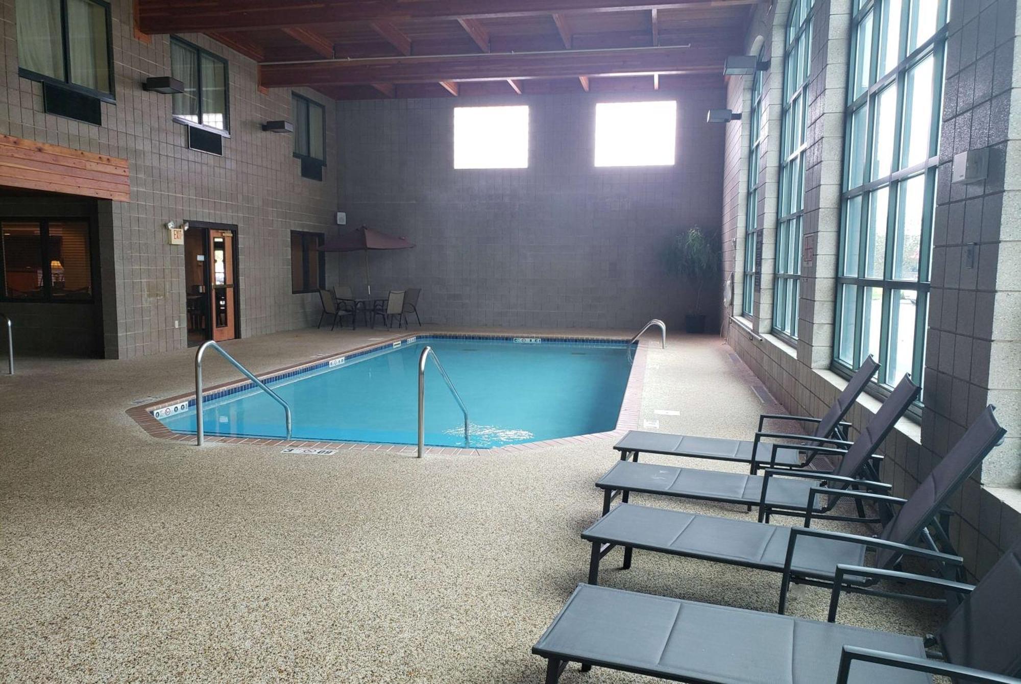 Hotel Wingate By Wyndham Coon Rapids Exterior foto