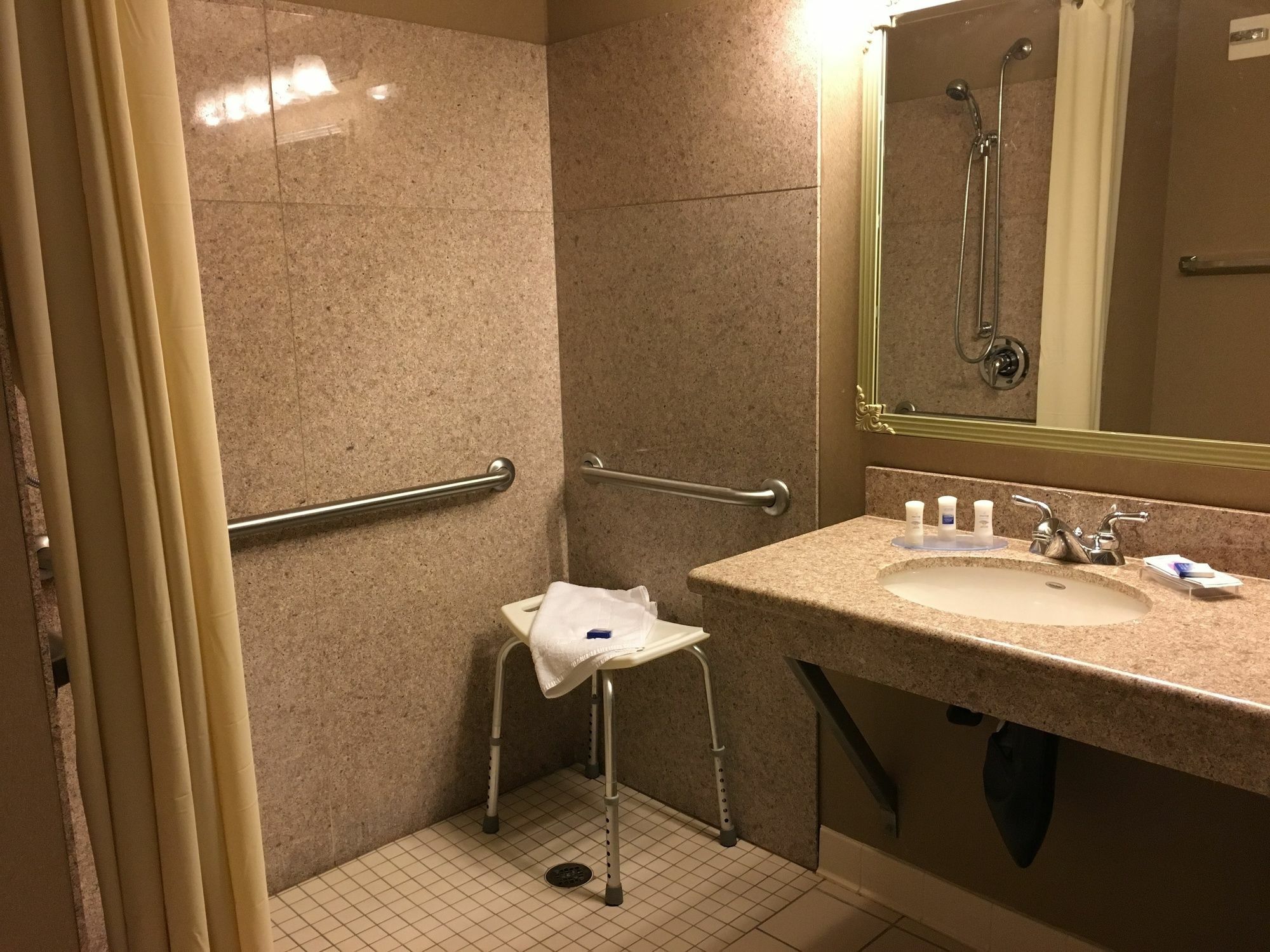 Hotel Wingate By Wyndham Coon Rapids Exterior foto